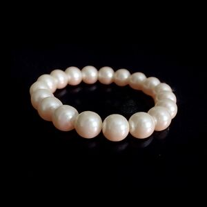 Elegant Cream Pearl Bracelet